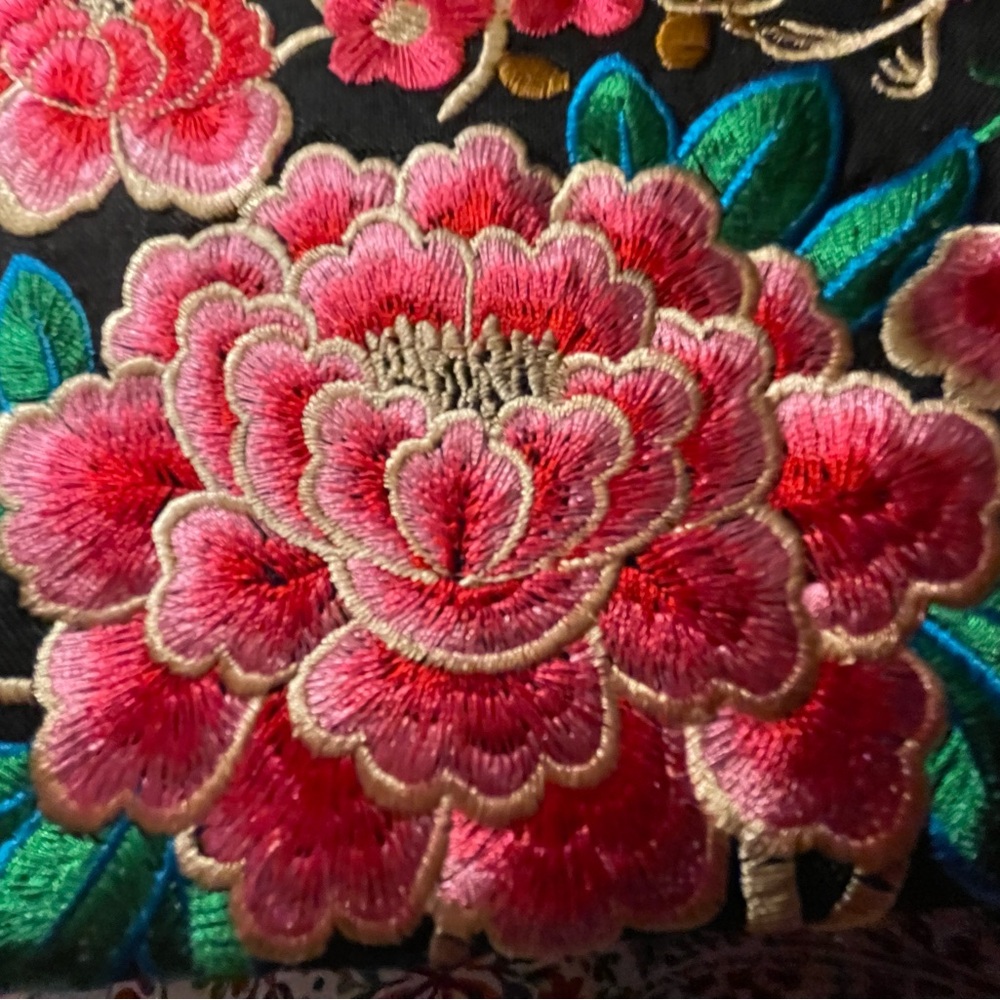 PRICE DROP Beautiful Embroidered Handbag 💐 - Picture 7 of 12